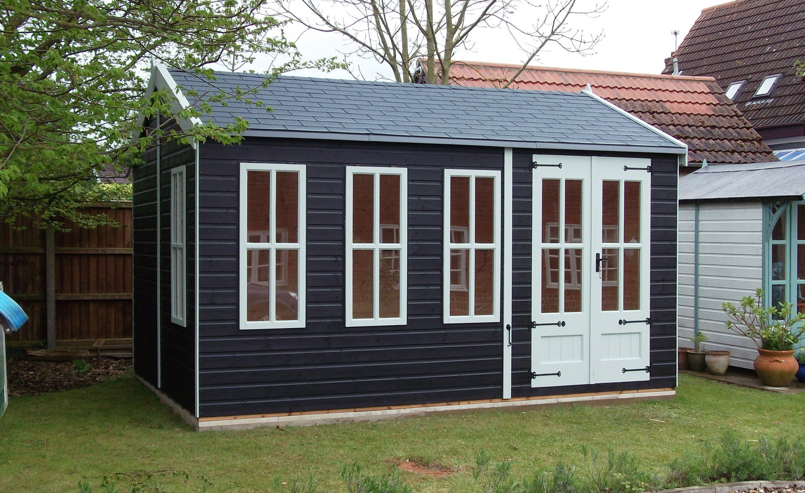 Felt Roof Shingles vs Shed Felt: What’s the Best Roofing for Garden Buildings? - Trusted Building Supplies