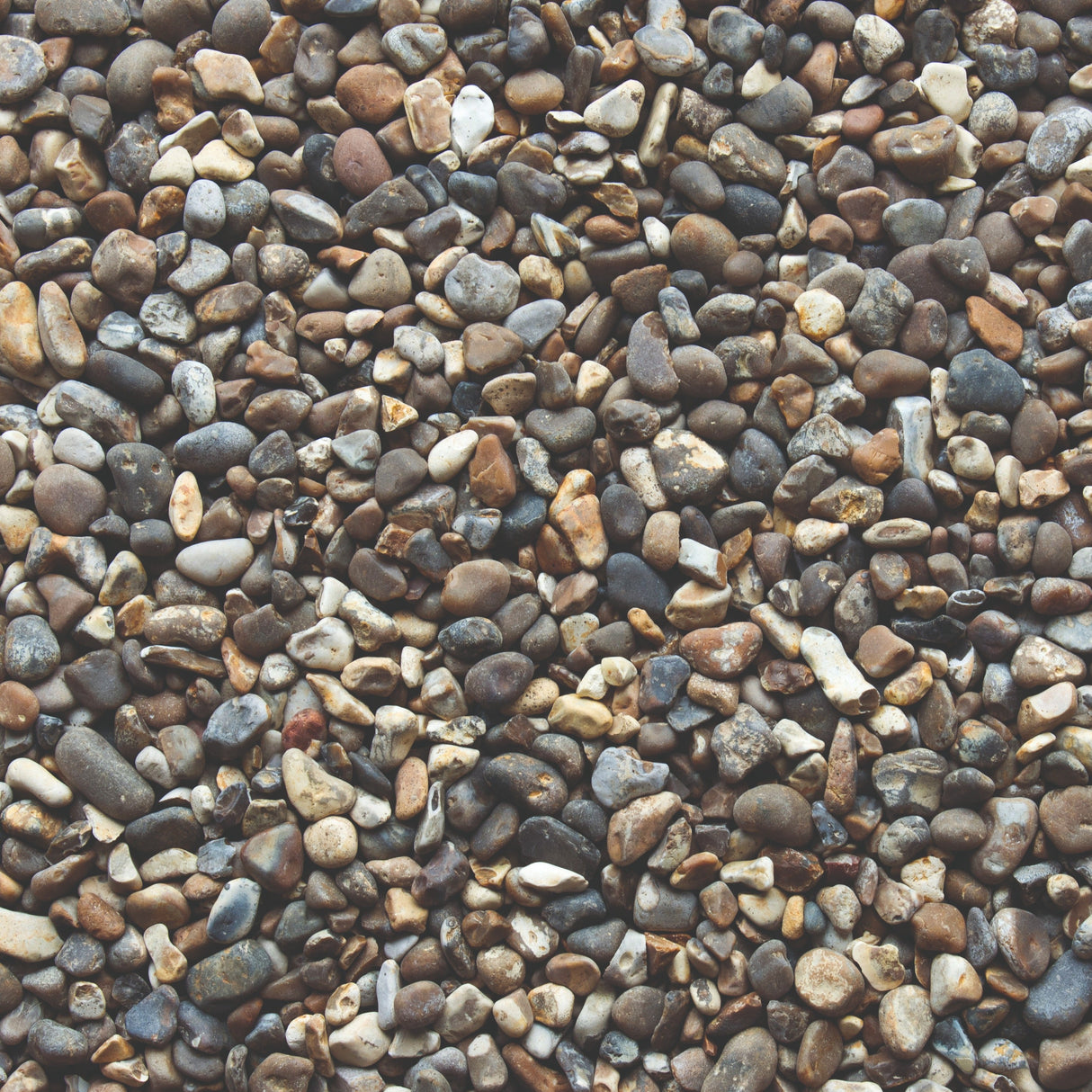 Bowland Stone Decorative 20mm Henham Blend Chippings Bulk Bag - Trusted Building Supplies