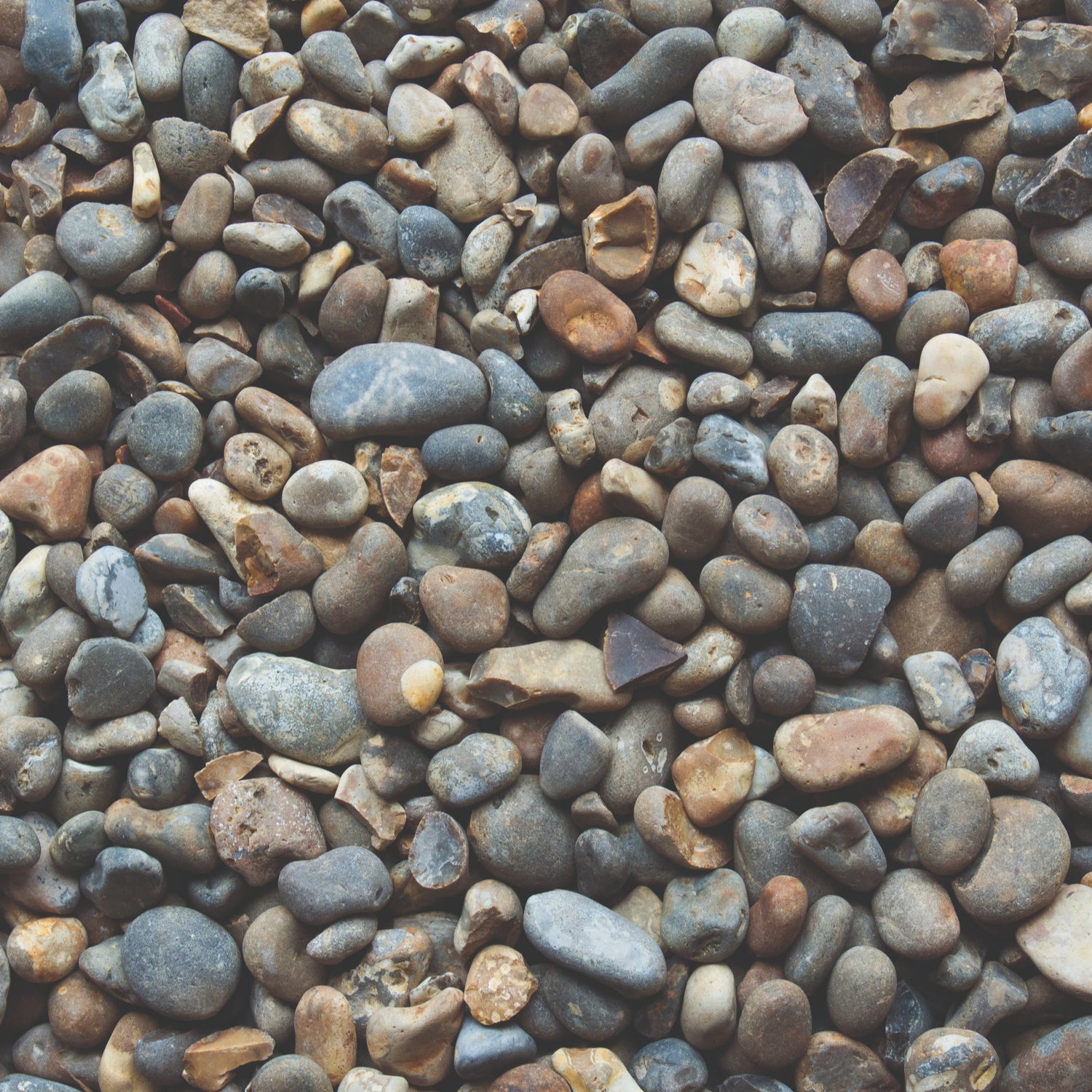 Bowland Stone Decorative 25 - 50mm Henham Blend Chippings Bulk Bag - Trusted Building Supplies